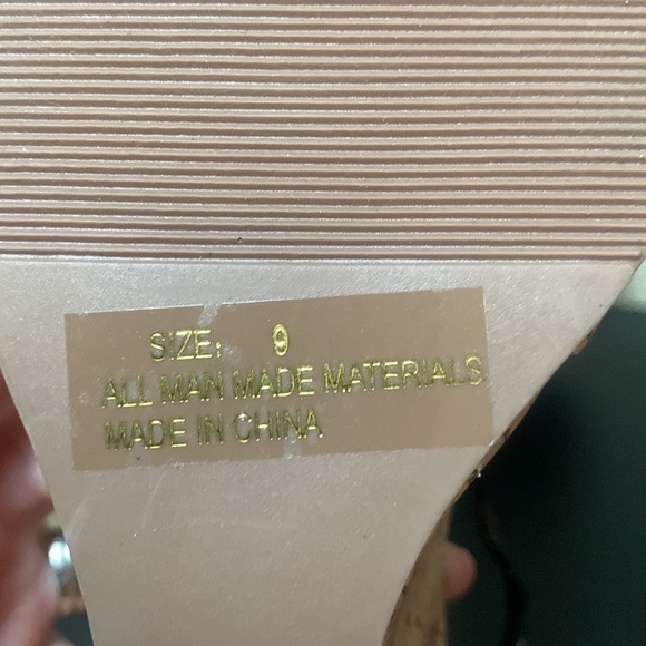 NEW Quipid Gold Strappy Wedge Sandals - Picture 7 of 11